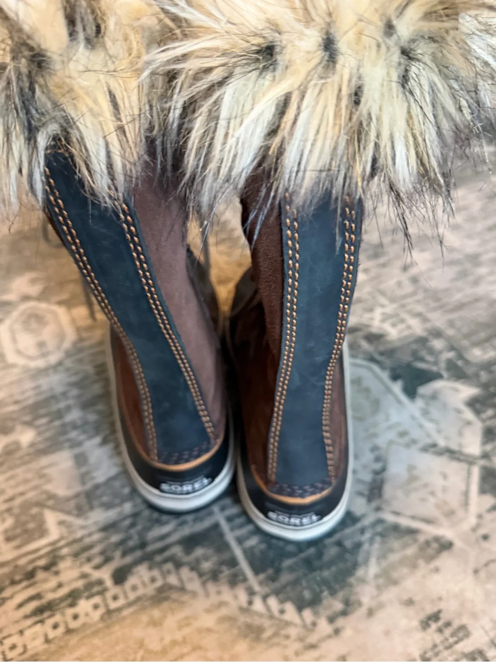 SOREL Women’s Joan of Arctic Brown Faux-Fur Winter Lace-Up Boots size 6